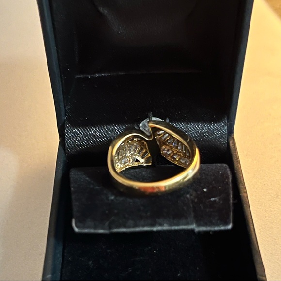 Gorgeous 925 Gold plated cubic zirconia ring 💍 Engagement or Wedding - Picture 3 of 7